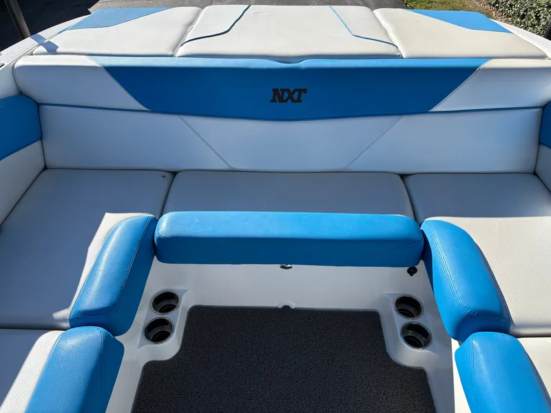 Slide: The Image of MasterCraft NXT22 2018 - 15