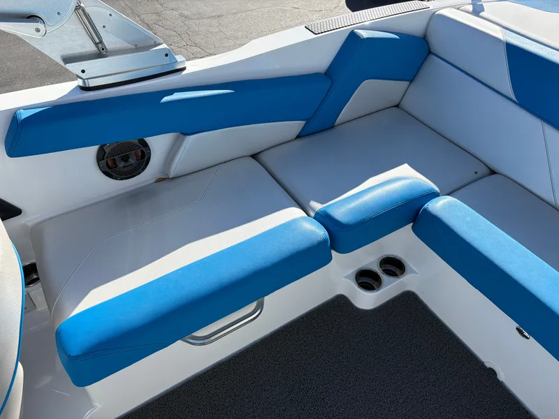 Slide: The Image of MasterCraft NXT22 2018 - 16