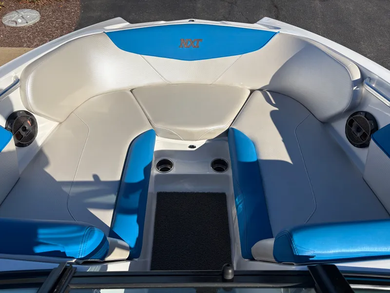Slide: The Image of MasterCraft NXT22 2018 - 17