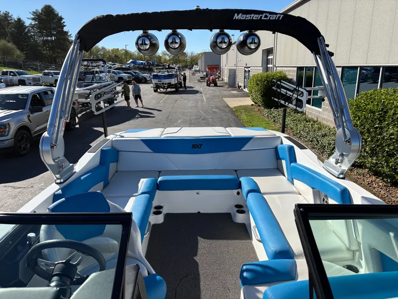 Slide: The Image of MasterCraft NXT22 2018 - 18