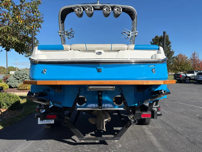 Slide: The Image of MasterCraft NXT22 2018 - 6