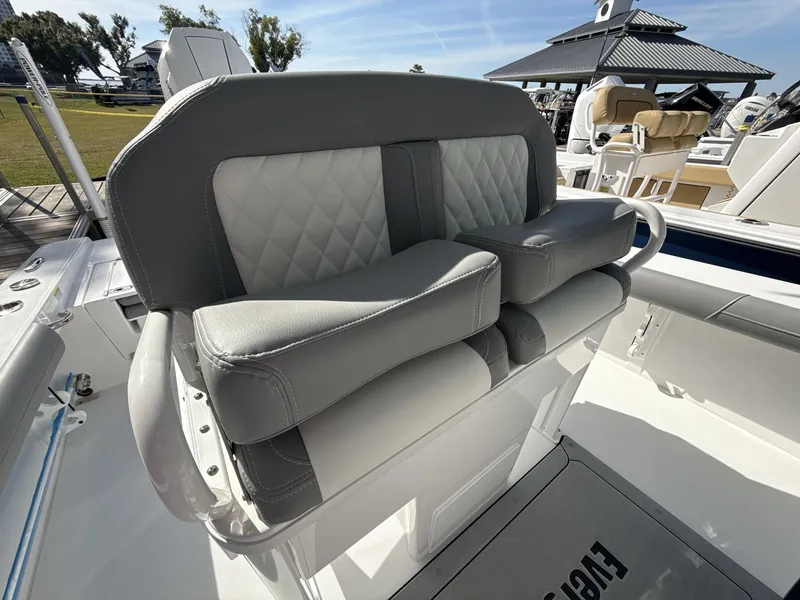 Slide: The Image of Everglades 253 Center Console 2026 - 12
