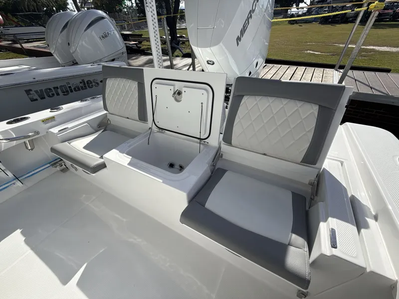 Slide: The Image of Everglades 253 Center Console 2026 - 15