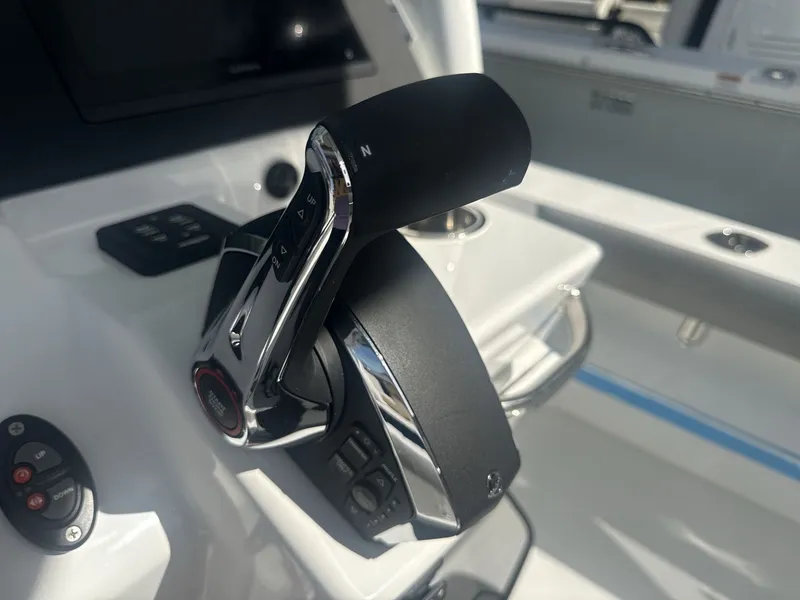 Slide: The Image of Everglades 253 Center Console 2026 - 24