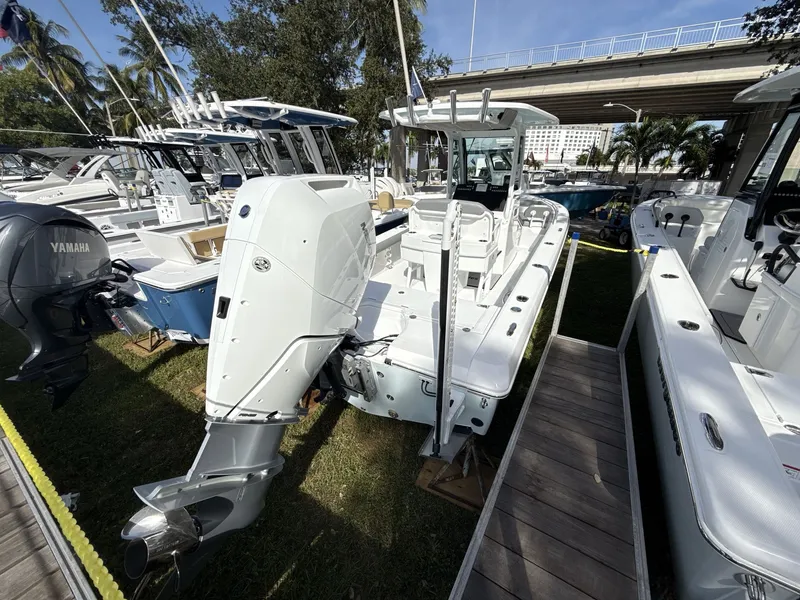 Slide: The Image of Everglades 253 Center Console 2026 - 4