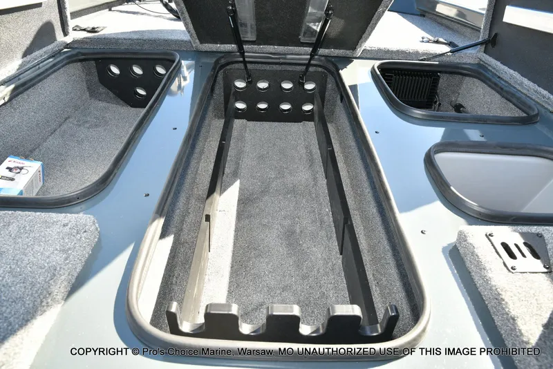 Slide: The Image of Ranger RT188P Garmin Livescope Cup Equipped 2026 - 54