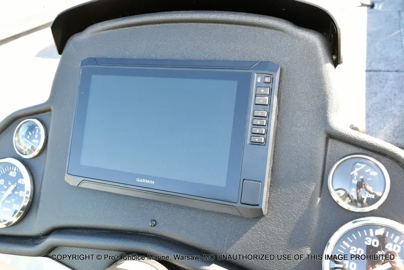 Slide: The Image of Ranger RT188P Garmin Livescope Cup Equipped 2026 - 9