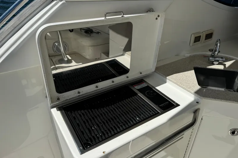 Slide: The Image of Outdoor grill and sink on 2011 Sea Ray 470 Sundancer yacht. - 56