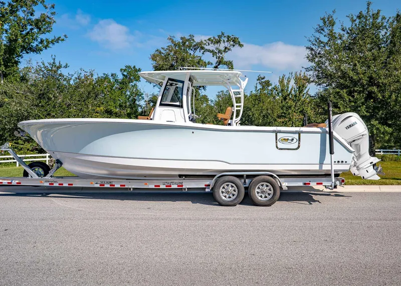 Slide: The Image of Sea Hunt ULTRA 305 CB 2026 - 2