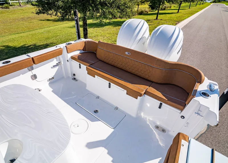 Slide: The Image of Sea Hunt ULTRA 305 CB 2026 - 7