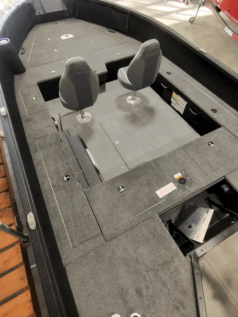 Slide: The Image of Alumacraft Competitor 175X Tiller 2026 - 11