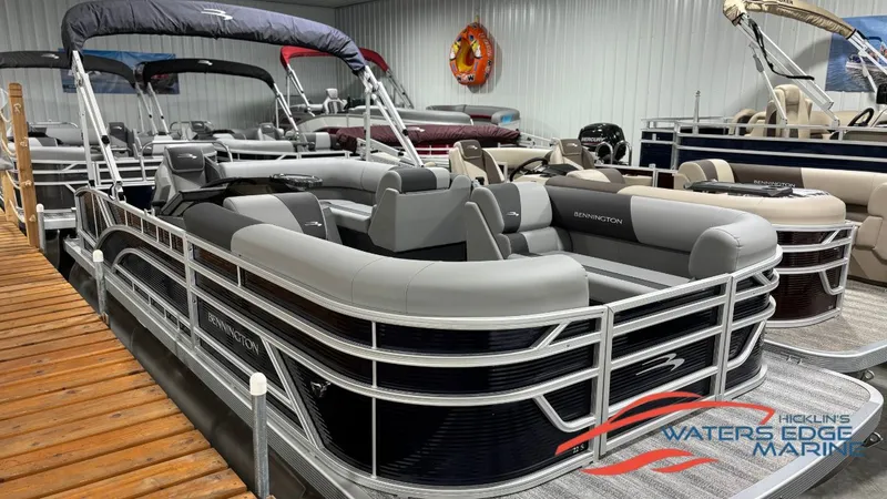 The Image of Bennington 22 SC JUMP SEAT 2026 - 1