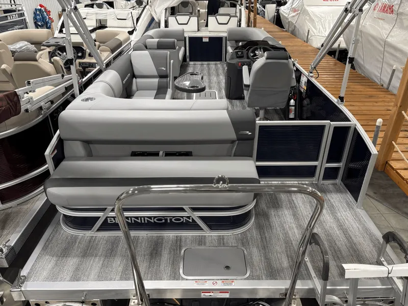 Slide: The Image of Bennington 22 SC JUMP SEAT 2026 - 10