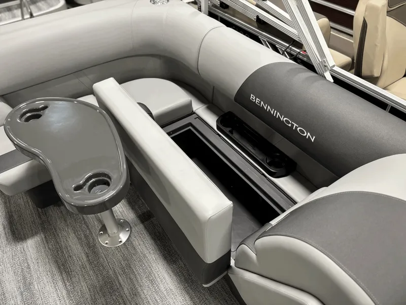 Slide: The Image of Bennington 22 SC JUMP SEAT 2026 - 11