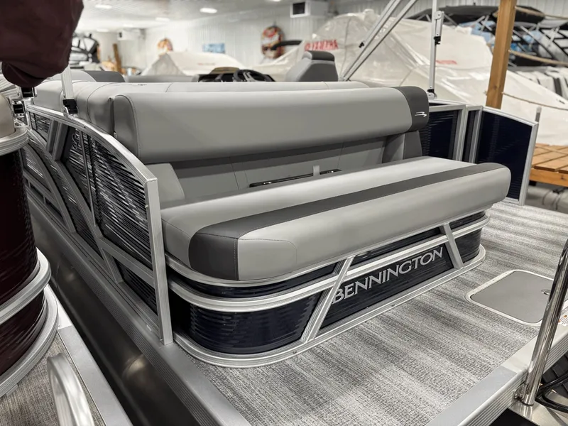 Slide: The Image of Bennington 22 SC JUMP SEAT 2026 - 13