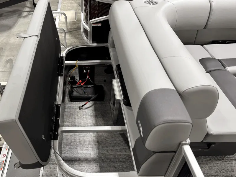 Slide: The Image of Bennington 22 SC JUMP SEAT 2026 - 14