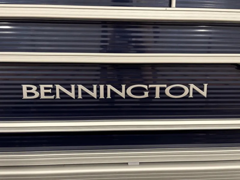 Slide: The Image of Bennington 22 SC JUMP SEAT 2026 - 16