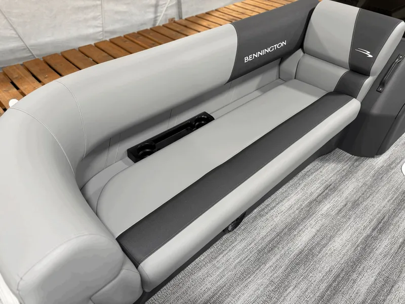 Slide: The Image of Bennington 22 SC JUMP SEAT 2026 - 5