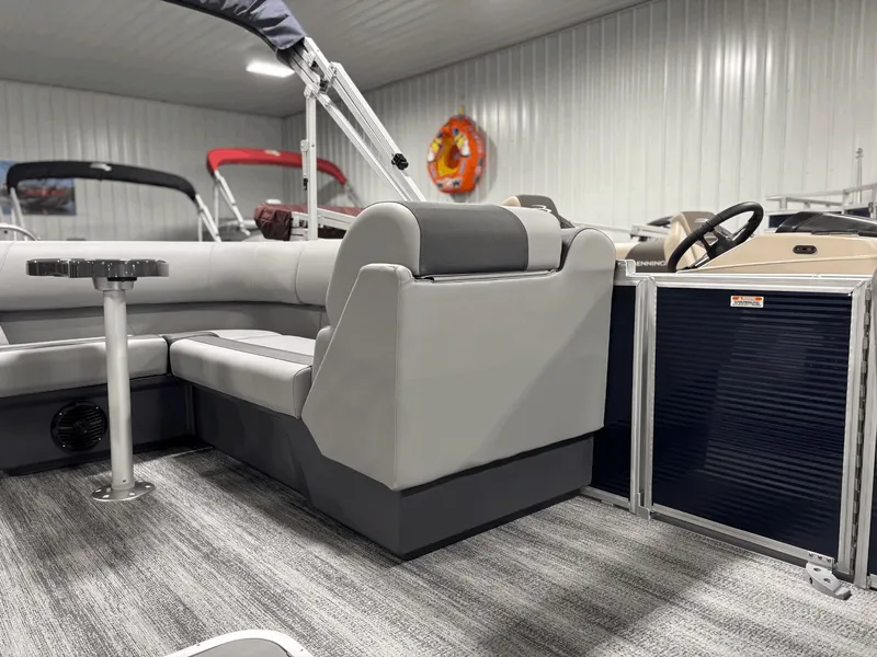 Slide: The Image of Bennington 22 SC JUMP SEAT 2026 - 8