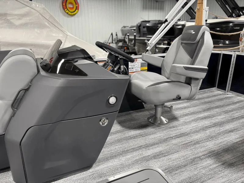 Slide: The Image of Bennington 22 SC JUMP SEAT 2026 - 9