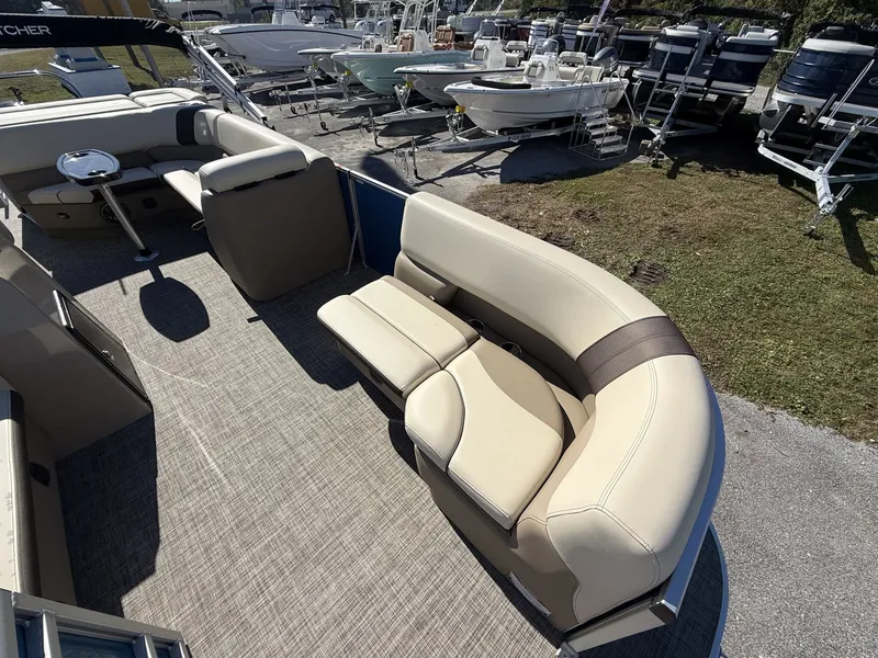 Slide: The Image of SunCatcher Select Series 20C-90HP SHO YAMAHA 2026 - 10