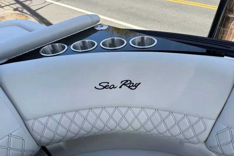 Slide: The Image of Sea Ray SLX 280 Outboard 2026 - 12