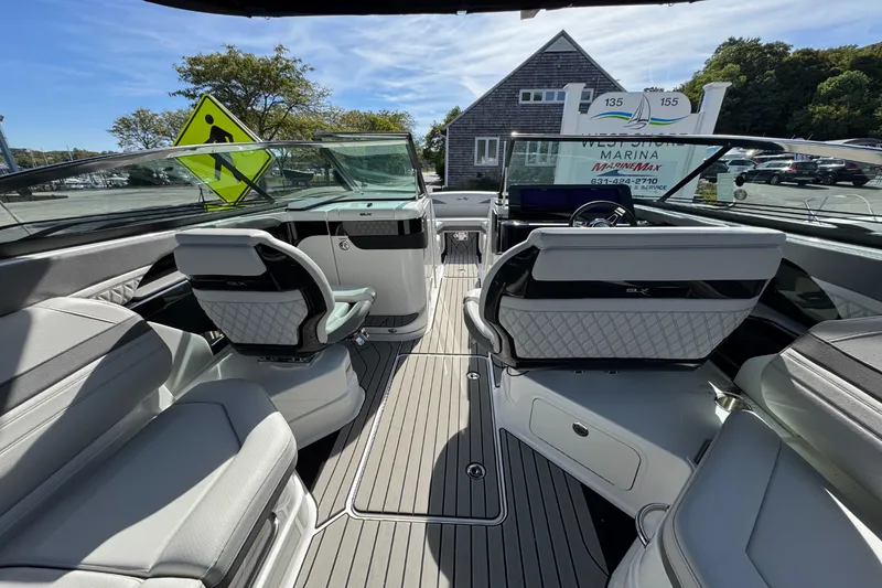 Slide: The Image of Sea Ray SLX 280 Outboard 2026 - 14