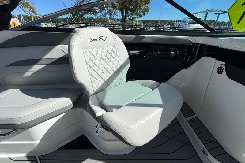 Slide: The Image of Sea Ray SLX 280 Outboard 2026 - 16