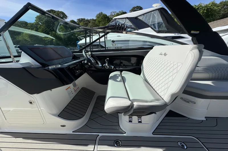 Slide: The Image of Sea Ray SLX 280 Outboard 2026 - 17