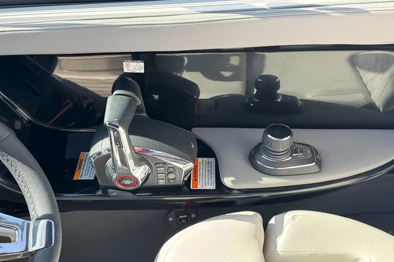 Slide: The Image of Sea Ray SLX 280 Outboard 2026 - 19