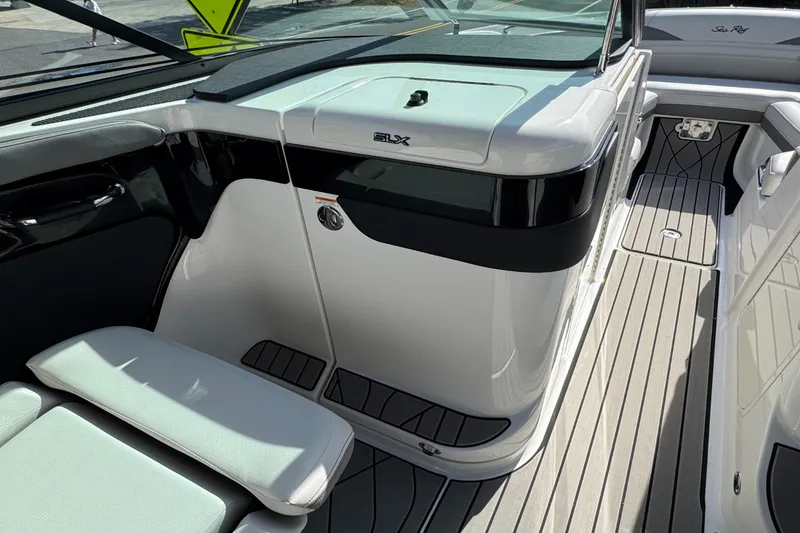 Slide: The Image of Sea Ray SLX 280 Outboard 2026 - 21