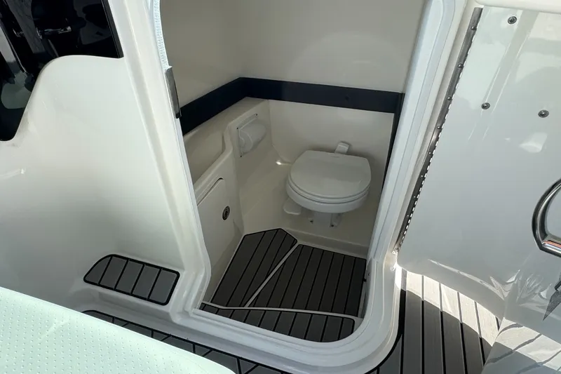 Slide: The Image of Sea Ray SLX 280 Outboard 2026 - 22