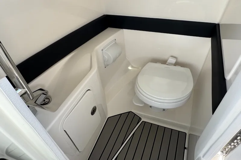 Slide: The Image of Sea Ray SLX 280 Outboard 2026 - 23