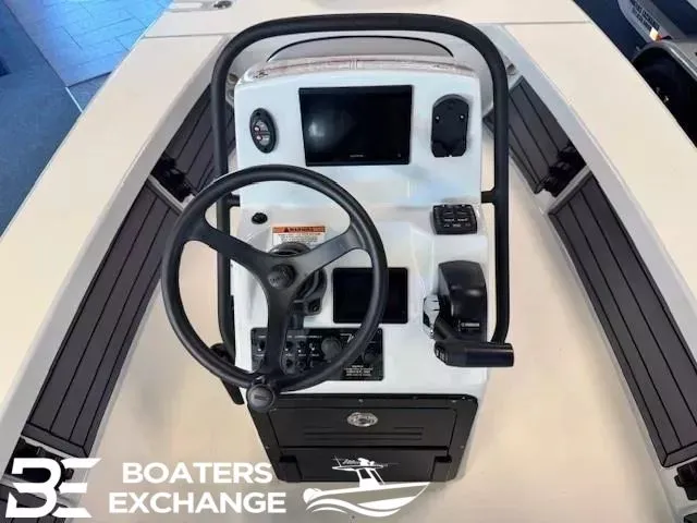 Slide: The Image of Maverick 18 HPX-V 2026 - 6