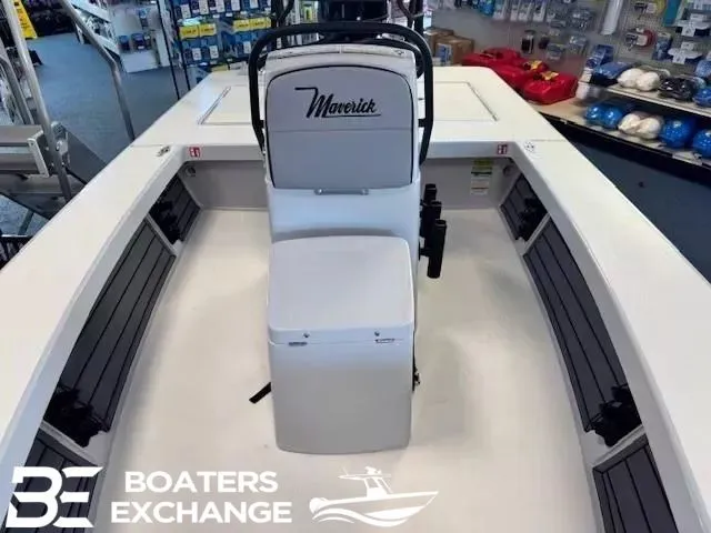 Slide: The Image of Maverick 18 HPX-V 2026 - 7