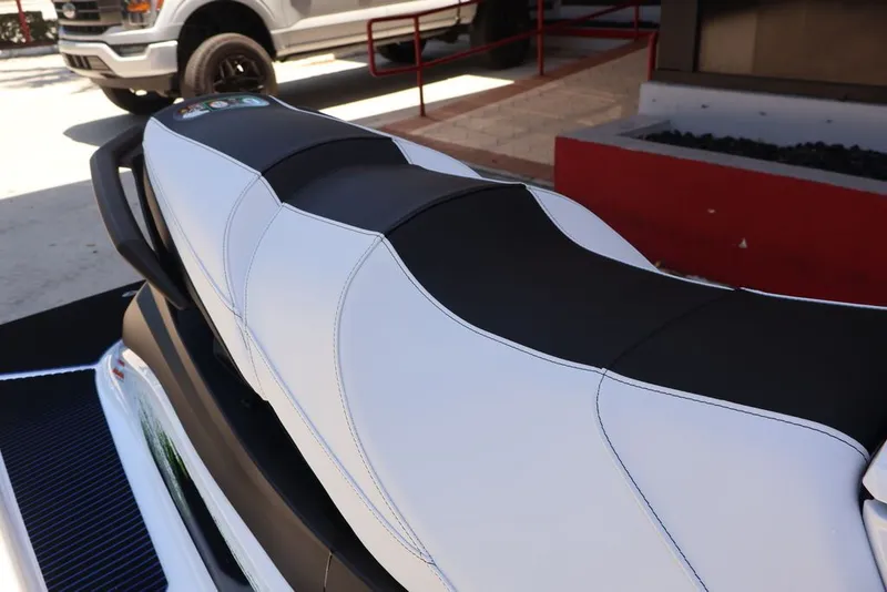 Slide: The Image of 2026 Yamaha WaveRunners VX Deluxe seat with audio system. - 9