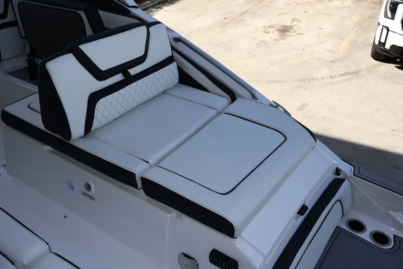 Slide: The Image of Yamaha 275SD 2026 - 8