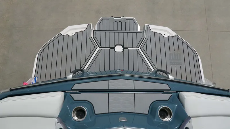 Slide: The Image of MasterCraft X22 2025 - 12