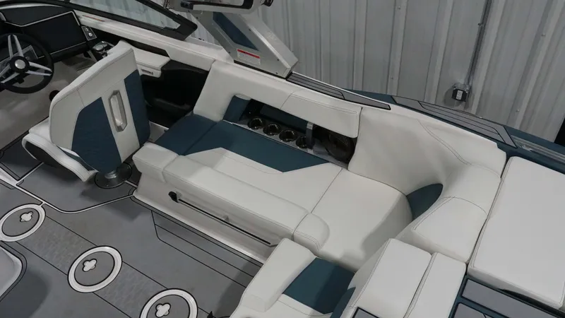 Slide: The Image of MasterCraft X22 2025 - 14