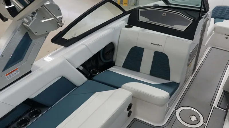 Slide: The Image of MasterCraft X22 2025 - 15