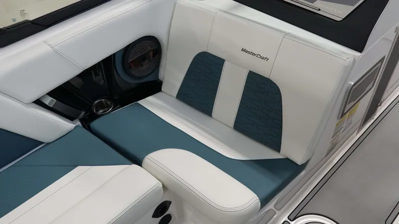 Slide: The Image of MasterCraft X22 2025 - 17