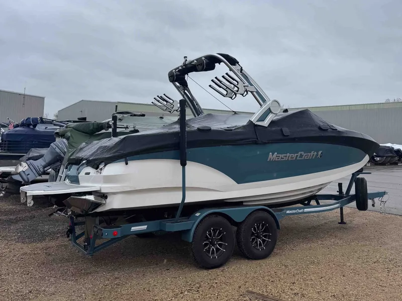 Slide: The Image of MasterCraft X22 2025 - 2