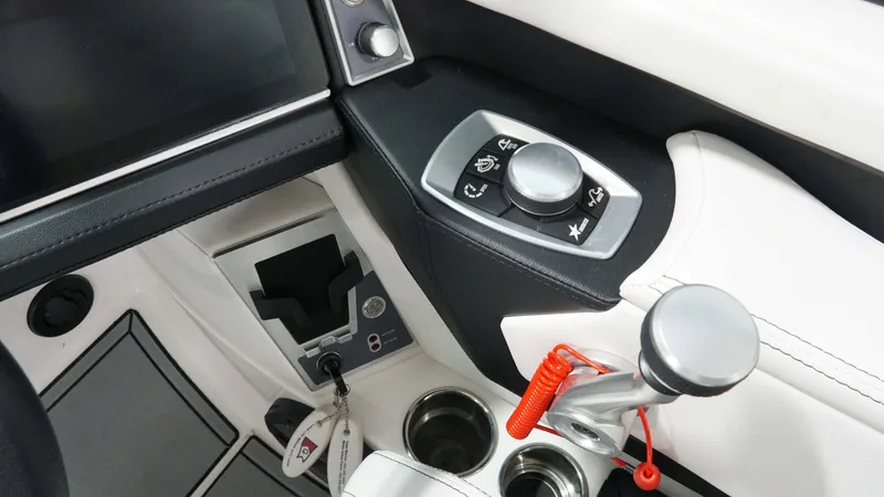 Slide: The Image of MasterCraft X22 2025 - 20