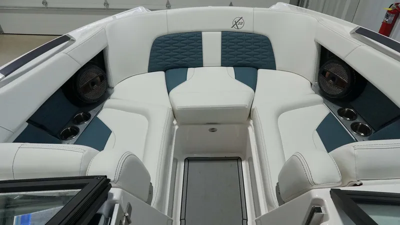 Slide: The Image of MasterCraft X22 2025 - 27