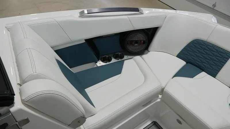 Slide: The Image of MasterCraft X22 2025 - 28