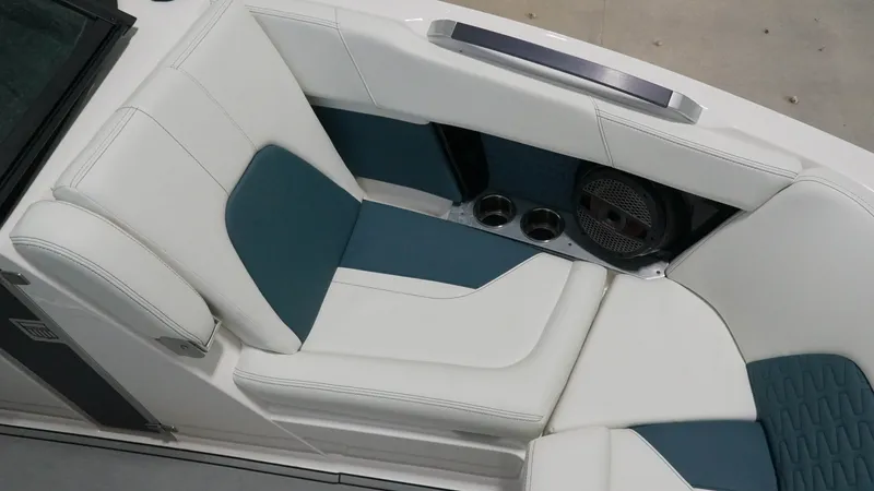 Slide: The Image of MasterCraft X22 2025 - 31