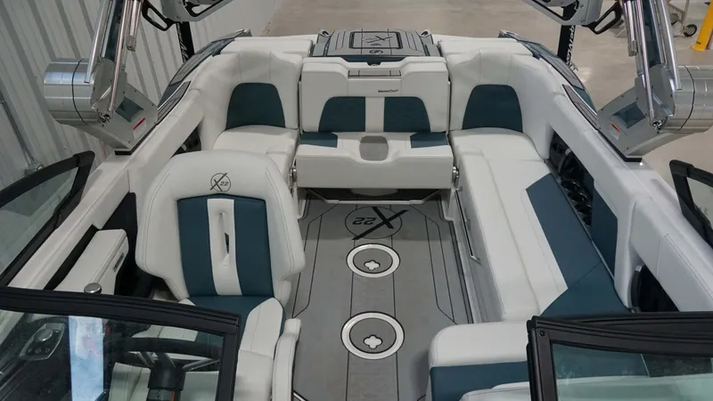 Slide: The Image of MasterCraft X22 2025 - 32