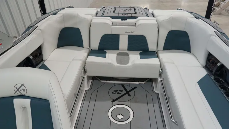 Slide: The Image of MasterCraft X22 2025 - 34