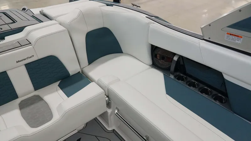 Slide: The Image of MasterCraft X22 2025 - 35