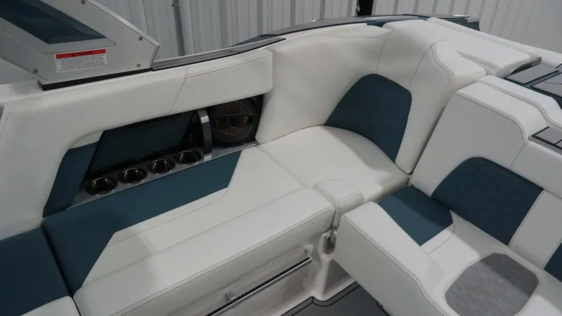 Slide: The Image of MasterCraft X22 2025 - 36